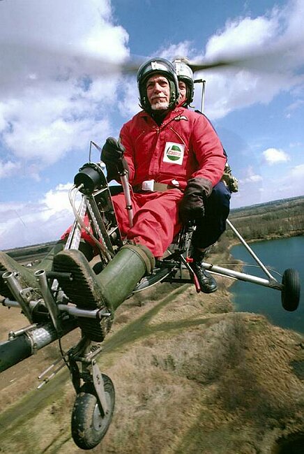 Wing Commander Wallace of his autogyro.