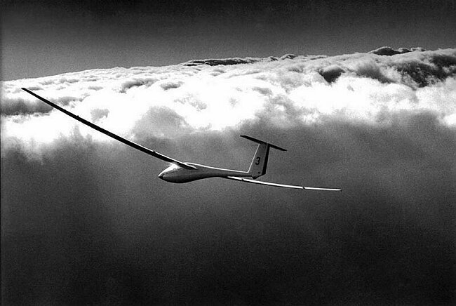 A S H 25 glider waves soaring.