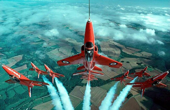 Red arrows gnats looping.