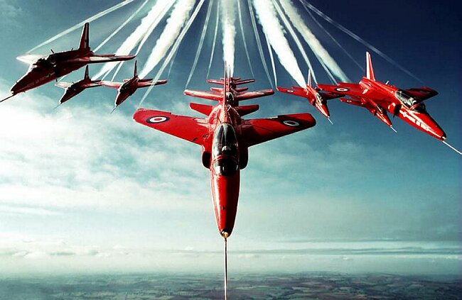 RAF red arrows gnats pulling G.